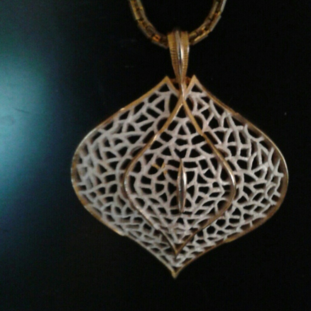 Vintage gold/white enamel pendant vintage chain